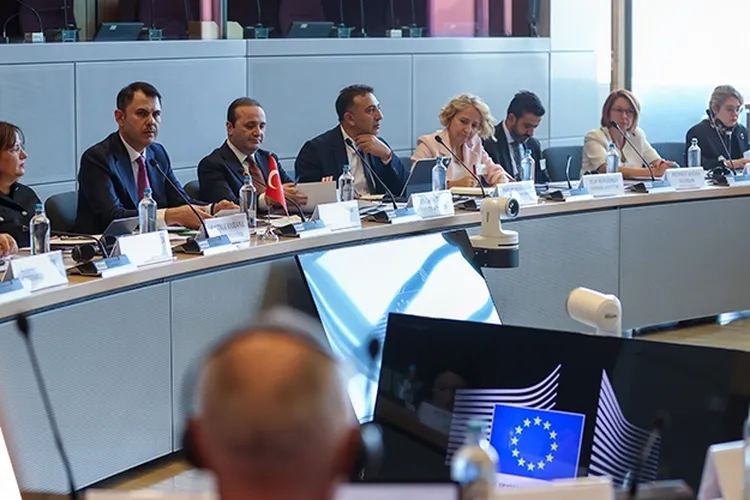 Bakan Kurum AB İklim Eylem Komiseri Hoekstra ile görüştü