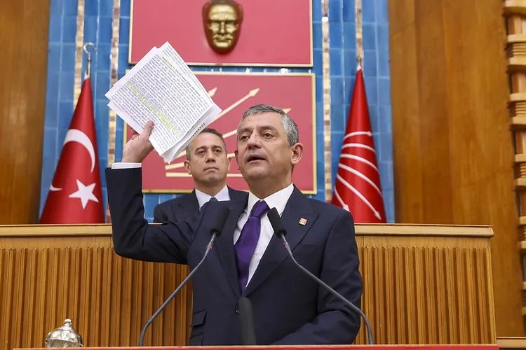 Özgür Özel: Kıbrıs, Türkiye’nin arka bahçesi değil! Ümit Dikbayır CHP’ye katıldı