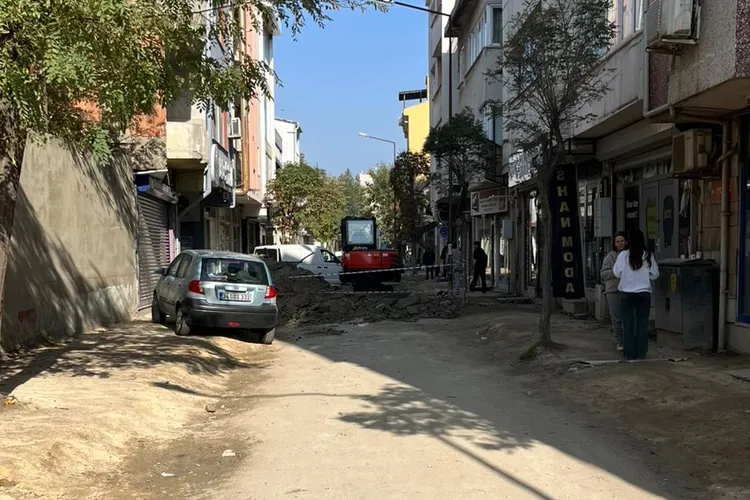 Edirne Keşan’da Uğur Mumcu Caddesi’ndeki çalışmalar esnafı çileden çıkardı!