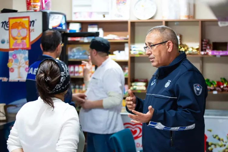 İzmir Narlıdere’de zabıta ekiplerinden kantinlere sıkı denetim