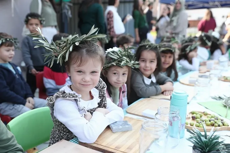 İzmir Aliağa’da minik eller zeytinle buluştu
