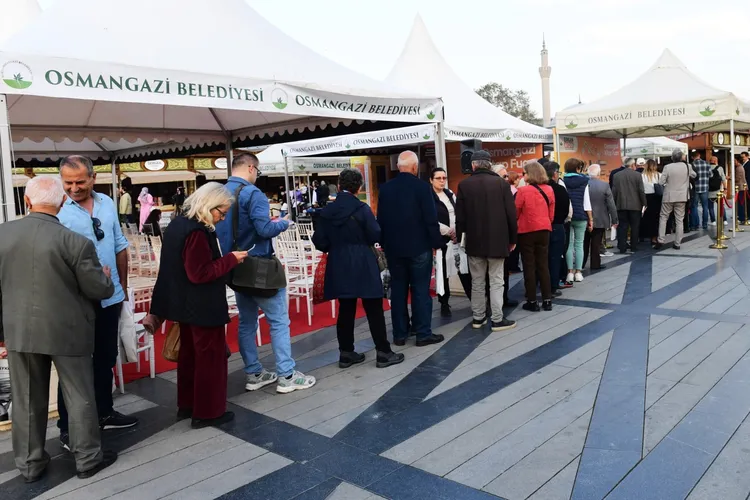 Bursa’da Osmangazi Kitap Fuarı 8’inci gününde de doldu taştı