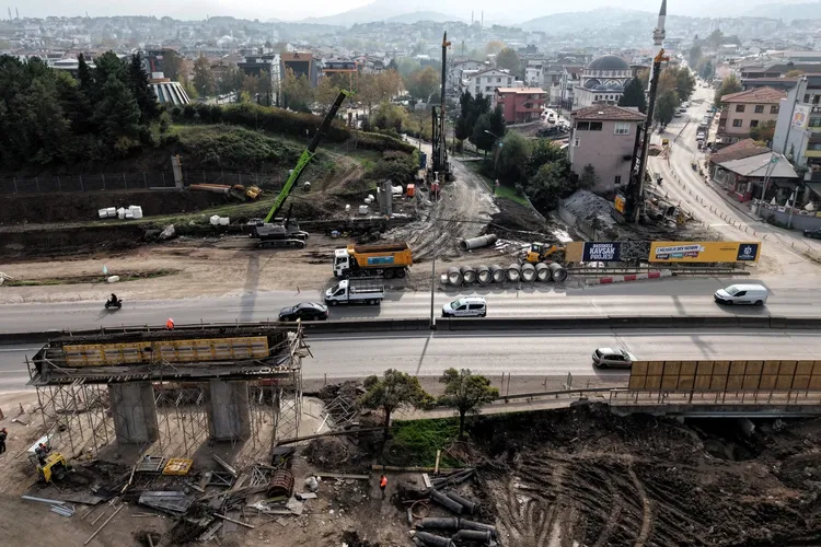 Kocaeli’de dev projede köprünün ilk ayağı göründü