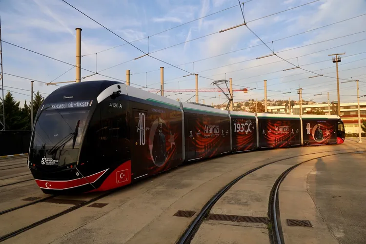 Kocaeli’de otobüs ve tramvaylarda Ata’ya saygı