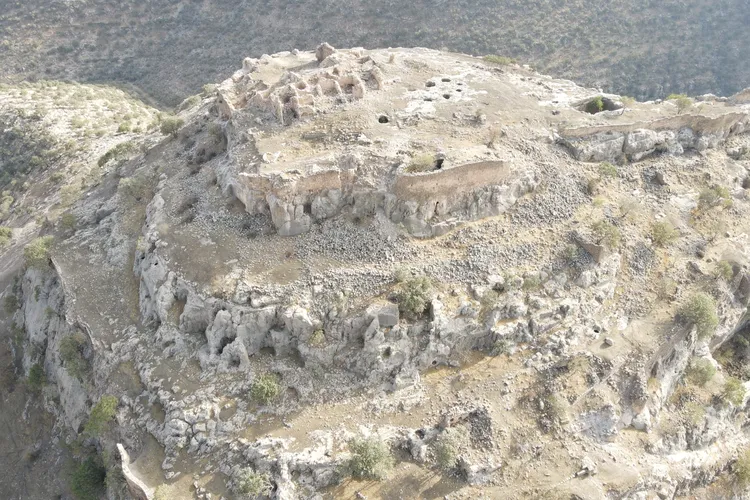 Nusaybin’in gözü yeniden açıldı… Bin 700 yıllık kale gün yüzüne çıktı!