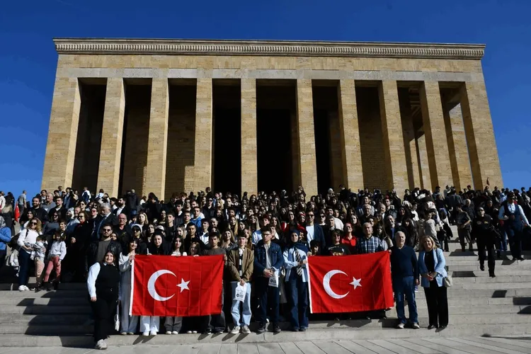 Balıkesirli gençlerden Ata’ya vefa ziyareti