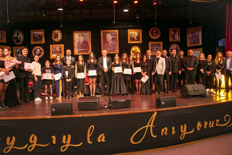 Güzelbahçeli gençler Atatürk için söyledi