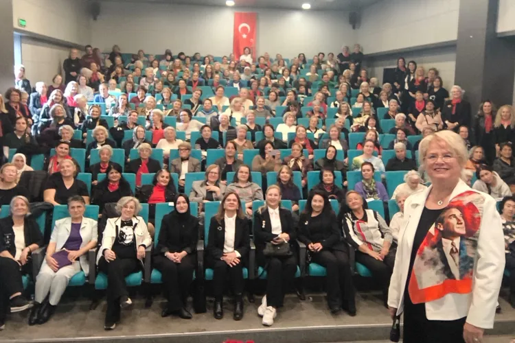 Bursa Nilüferli kadınlar Atatürk’ü sevdiği şarkılarla andı